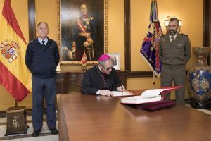 El Arzobispo Castrense visita por primera vez la Guardia Real.