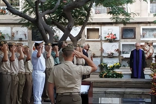Honra a los militares fallecidos de Tenerife