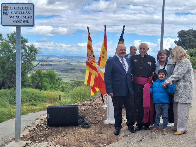 Homenaje al Páter Wenceslao Sanz Gil en su localidad natal de El Buste