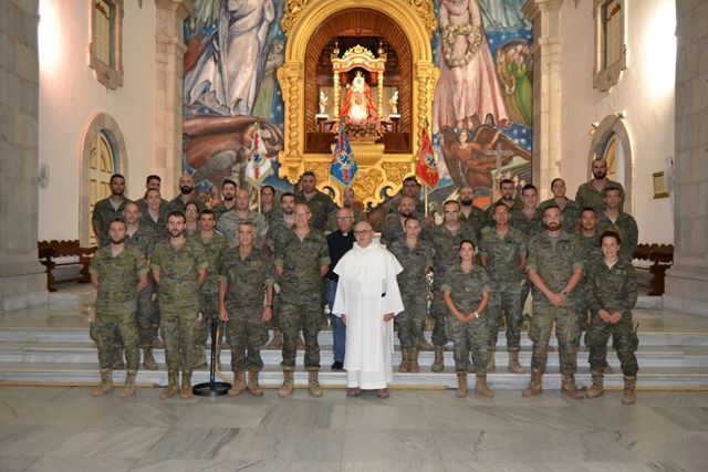 Los Zapadores de Tenerife con la Patrona de Canarias