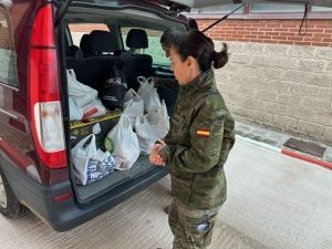 Recogida y entrega de alimentos por parte de la CPC Base Coronel Mate, Colmenar Viejo