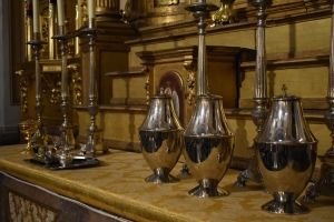 Celebración de la Misa Crismal en la Iglesia Castrense de las Fuerzas Armadas
