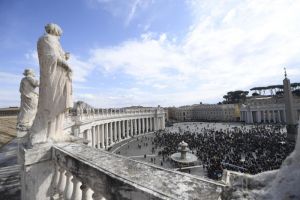PAPA FRANCISCO ÁNGELUS Plaza de San Pedro Domingo, 27 de febrero de 2022