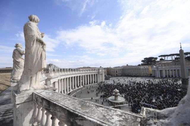 PAPA FRANCISCO ÁNGELUS Plaza de San Pedro Domingo, 27 de febrero de 2022