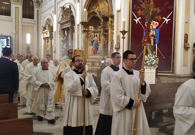 Monseñor Juan del Río preside la misa crismal en la Iglesia Catedral de las Fuerzas Armadas