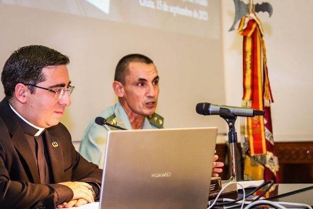Conferencia del capellán don Javier Boada sobre la figura del Padre Huidobro S.J. en el Casino Militar de Ceuta