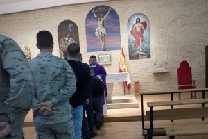 Imposición de la ceniza en la Academia Básica del Aire de La Virgen del Camino.