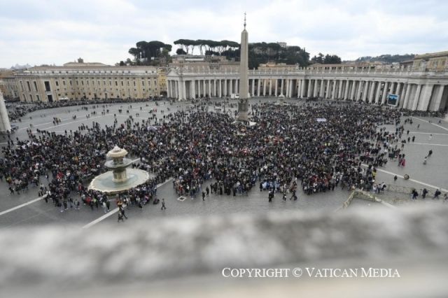 PAPA FRANCISCO ÁNGELUS Plaza de San Pedro Domingo, 19 de febrero de 2023