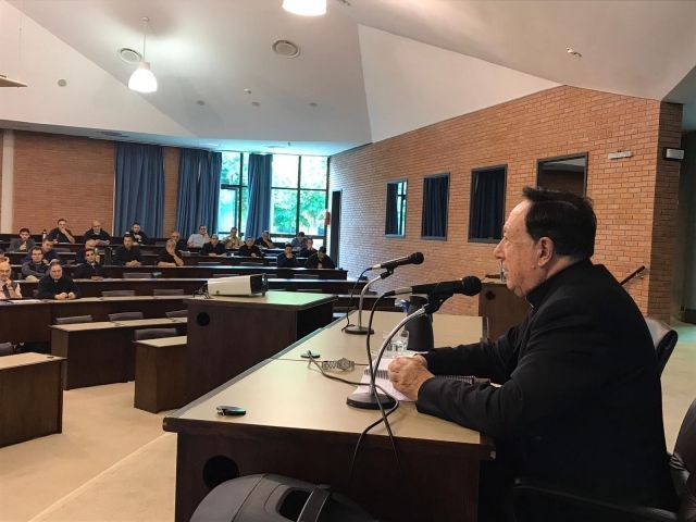 El Arzobispo Castrense de España y el Vicario General participan en los cursos de formación del clero que asiste a las Fuerzas Armadas de Argentina