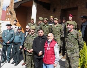 Entrega de alimentos de Cáritas Castrense de León a su equivalente de la Agrupación parroquial San José