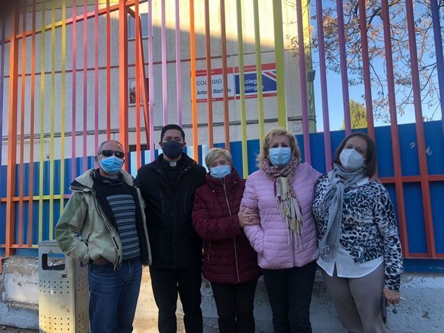 Campaña de recogida de leche y galletas en el Colegio Público Antonio Machado para Caritas Parroquial Castrense Alcalá