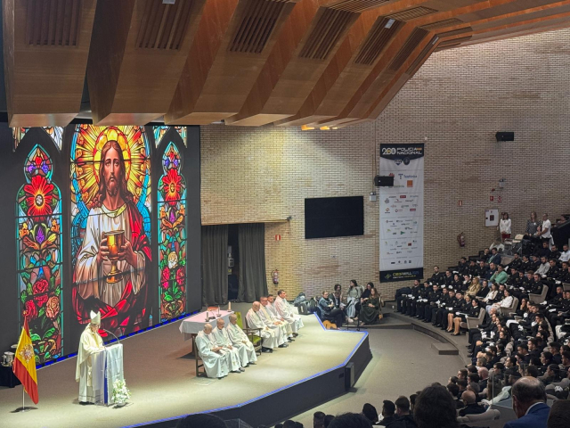 215 alumnos reciben el Sacramento de la Confirmación en la Escuela Nacional de la Policía de Ávila