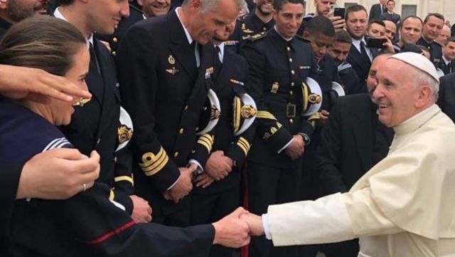 El Papa Francisco agradece de corazón a la fragata ‘Santa María’ su labor en el Mediterráneo