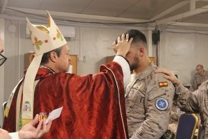 El Nuncio Apostólico de Su Santidad en Irak el Arzobispo D. Mitja Leskovar confirma a 18 militares españoles