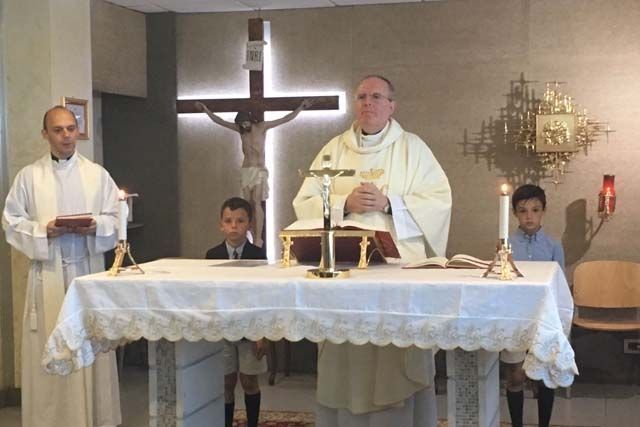 Celebración del Sacramento de la Confirmación en Nápoles