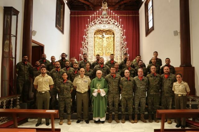 Los Artilleros de la isla de Tenerife piden su protección al Cristo Lagunero