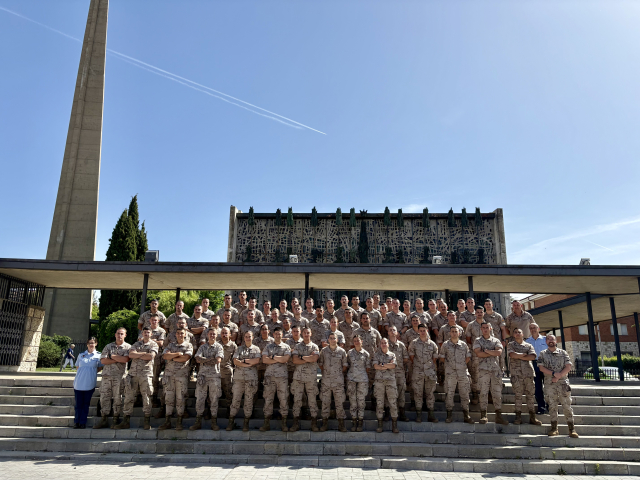 Alumnos de la Academia Básica del Aire visitan la Basílica de la Virgen del Camino