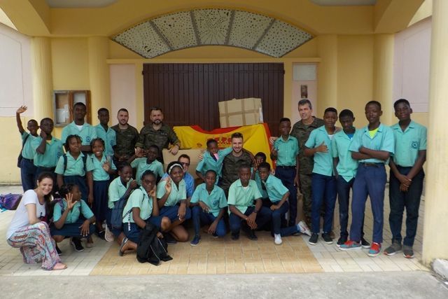 Cáritas Castrense dona juguetes y ropa en Gabón