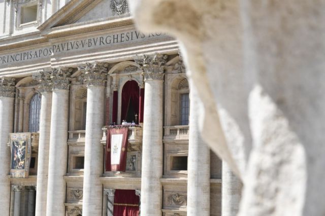 MENSAJE URBI ET ORBI DEL SANTO PADRE FRANCISCO PASCUA 2022 Balcón central de la Basílica Vaticana Domingo, 17 de abril de 2022