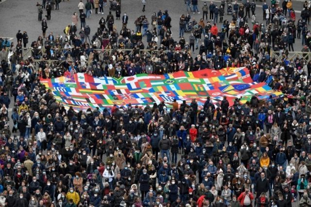 PAPA FRANCISCO ÁNGELUS Plaza de San Pedro Domingo, 28 de noviembre de 2021