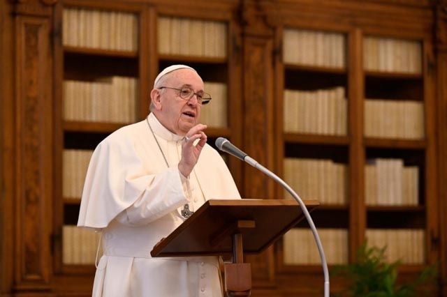 Ángelus del Papa: No rechacemos la llamada de Dios. Respondamos con amor.