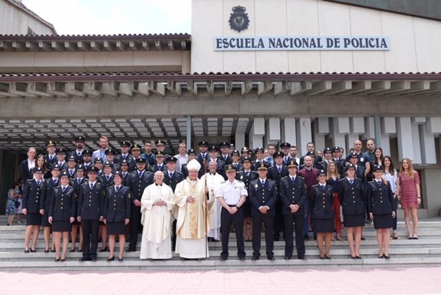 Confirmaciones en la Escuela Nacional de Policía de Ávila