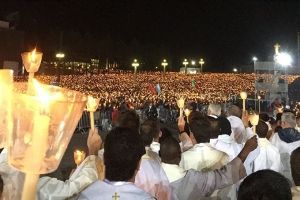 Junto a la Virgen María en Fátima