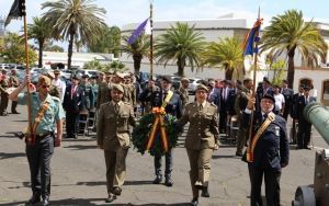 Los paracaidistas fallecidos en Sidi Ifni reciben un homenaje en Tenerife