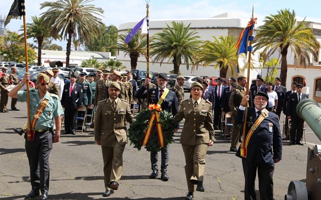 Los paracaidistas fallecidos en Sidi Ifni reciben un homenaje en Tenerife