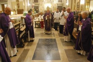 El Arzobispo Castrense preside un funeral en honor de Monseñor Luis Alonso Muñoyerro.