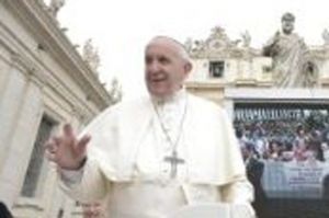 Catequesis del Papa: “Honrar a los padres conduce a una vida feliz”