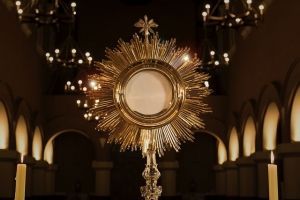 El Arzobispo Castrense preside la solemnidad del Corpus Christi en la Iglesia Catedral Castrense