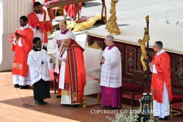 PAPA FRANCISCO ÁNGELUS Plaza de San Pedro Domingo de Ramos, 2 de abril de 2023