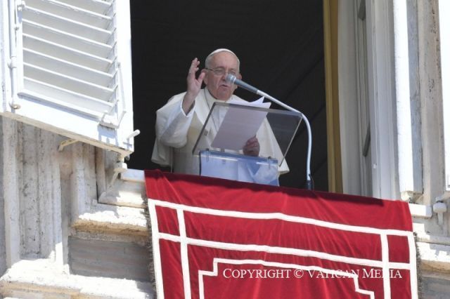 PAPA FRANCISCO ÁNGELUS Plaza de San Pedro Domingo, 31 de julio de 2022