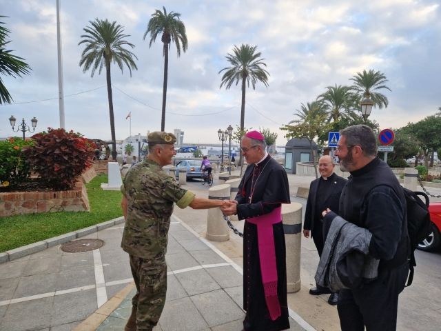 El Arzobispo Castrense realiza una Visita Pastoral a Unidades de Ceuta