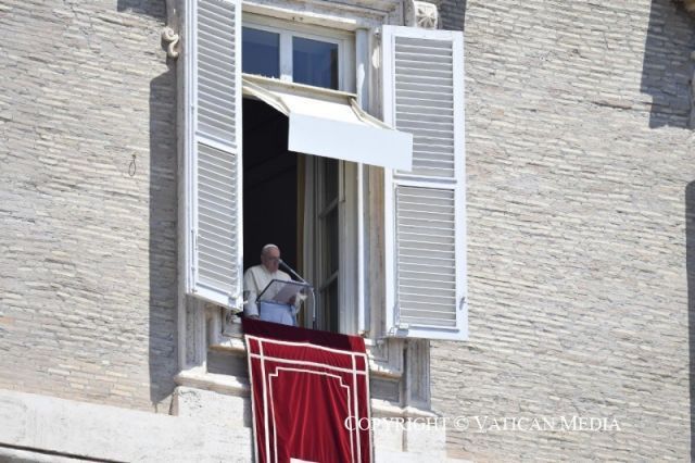 PAPA FRANCISCO ÁNGELUS Plaza de San Pedro Domingo, 17 de julio de 2022