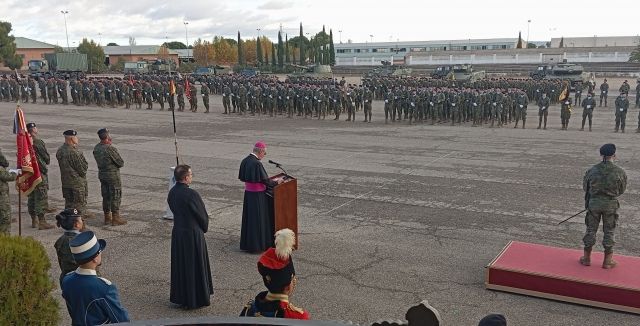 IMPOSICIÓN DE LA CORBATA DE LA CRUZ FIDÉLITAS AL GUION DE LA BRIGADA ARAGÓN I