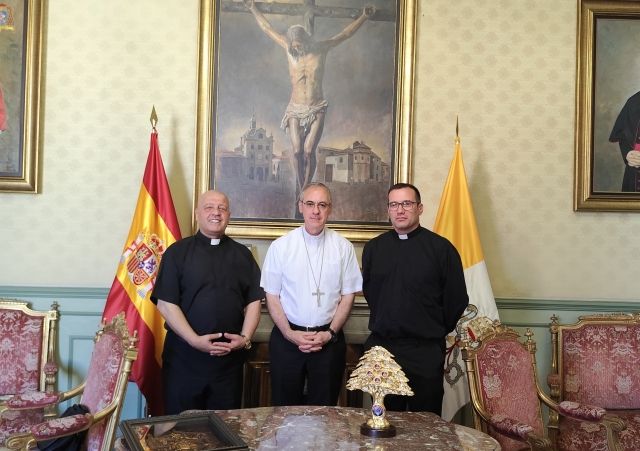 Monseñor Aznárez recibe la visita del sacerdote libanés Reverendo Pierre el Rahi