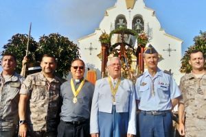 La Hermandad castrense de Nuestra Señora del Rocío camino a la Ermita
