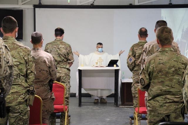 Celebración de la Patrona de Infantería, la Inmaculada Concepción, en Irak