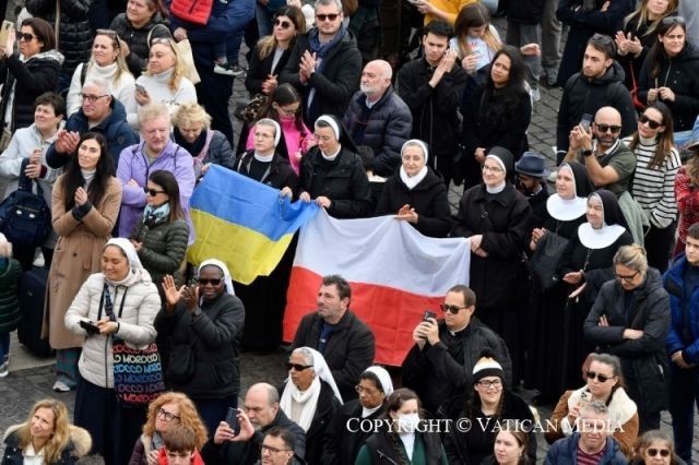 FIESTA DEL BAUTISMO DEL SEÑOR PAPA FRANCISCO ÁNGELUS Plaza de San Pedro Domingo, 8 de enero de 2023