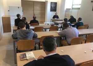 D. Juan del Río da inicio a los Ejercicios Espirituales del Seminario Castrense, que dirigirá en el Monasterio de Santa María del Paular (Rascafría)
