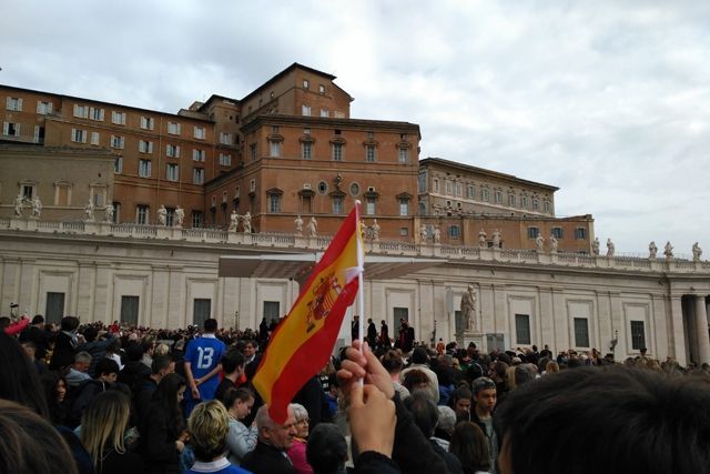 Audiencia General el 11 de abril. Asistencia de la comunidad Militar española en Napoles
