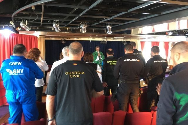 Visita del Vicario Episcopal de la Policía Nacional a los agentes desplegados en Cataluña