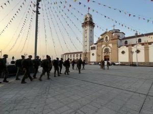 Los Zapadores de Tenerife marchan a pie a la Basílica de Candelaria