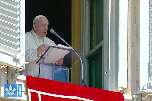 Ángelus: El Papa pide que “hagamos un esfuerzo para no chismorrear”